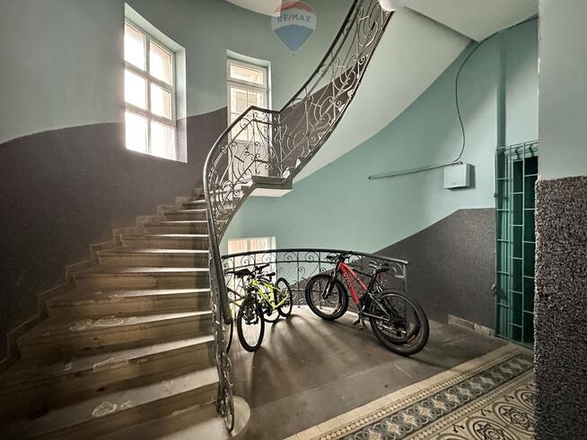 Całe piętro w reprezentacyjnej kamienicy | Centrum