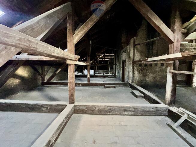 Całe piętro w reprezentacyjnej kamienicy | Centrum