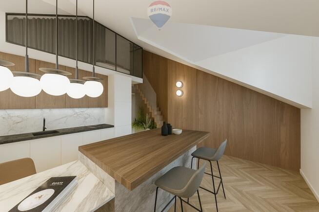 Całe piętro w reprezentacyjnej kamienicy | Centrum