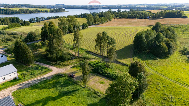 Wyjątkowa działka nad jeziorem Szelment Wlk