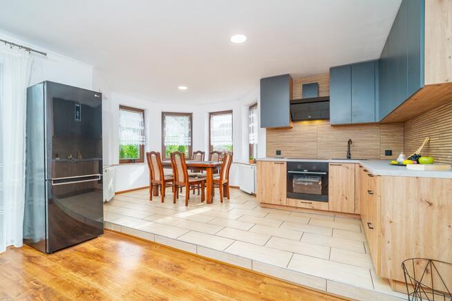 Dwa domy w cenie jednego - do zamieszkania - nad jeziorem