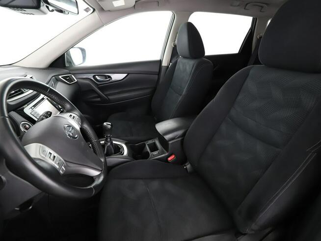Nissan X-Trail Panorama Relingi Navi Czujniki parkowania Klimatyzacja Podgrzewane fot