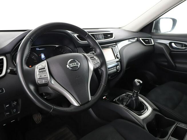 Nissan X-Trail Panorama Relingi Navi Czujniki parkowania Klimatyzacja Podgrzewane fot