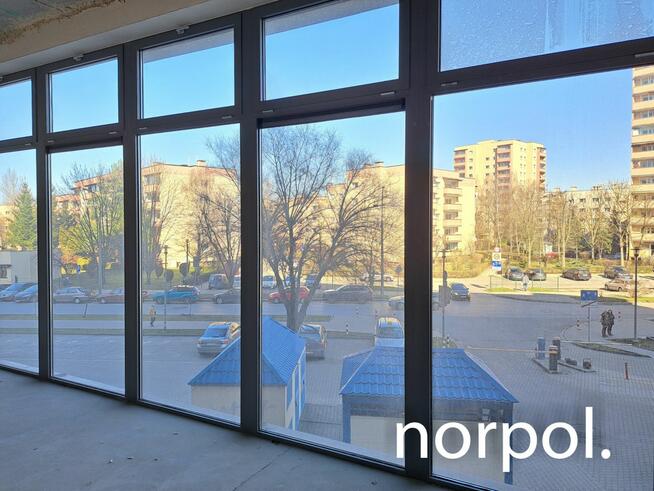 Lokal usługowo-handlowo-biurowy w reprezentacyjnym apartamentowcu, os. Ruczaj