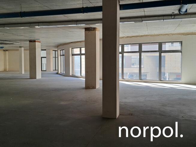 Lokal usługowo-handlowo-biurowy w reprezentacyjnym apartamentowcu, os. Ruczaj