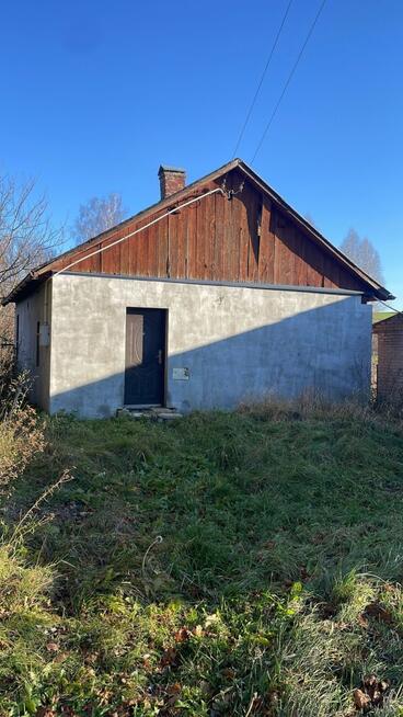 Działka z domem i zabudowaniami 5 km od Ćmielowa