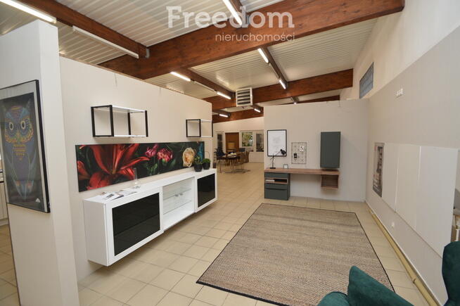 Lokal handlowo - usługowy.