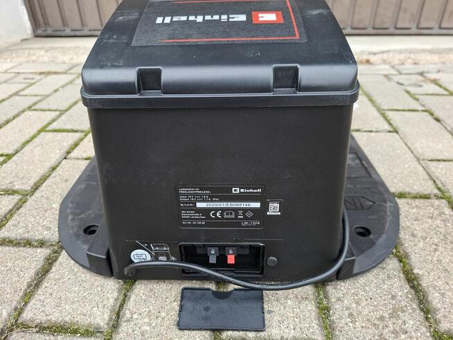 Baza stacja ładowania z bolcami do robota koszącego Einhell