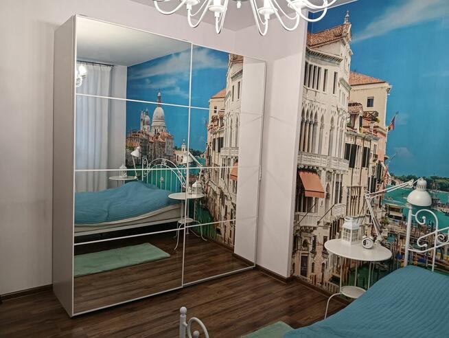 Szafa Pax IKEA lustrzana z drzwiami przesuwanymi +6 koszyków