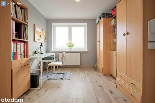 Duże na 3 piętrach z pokojami na wynajem i inne usługi