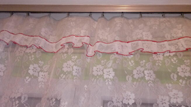 Firanka gotowa do parapetu