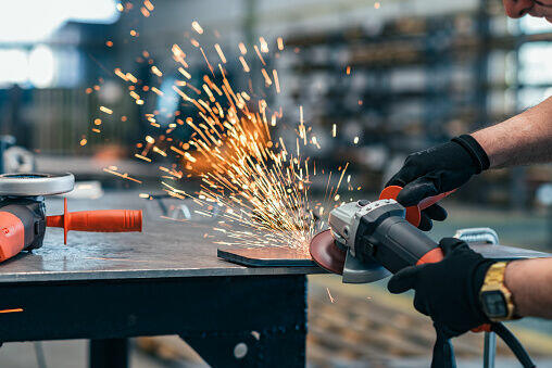 Monter Konstrukcji Stalowych Poszukuje Zatrudnienia