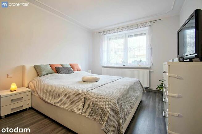 Duże na 3 piętrach z pokojami na wynajem i inne usługi