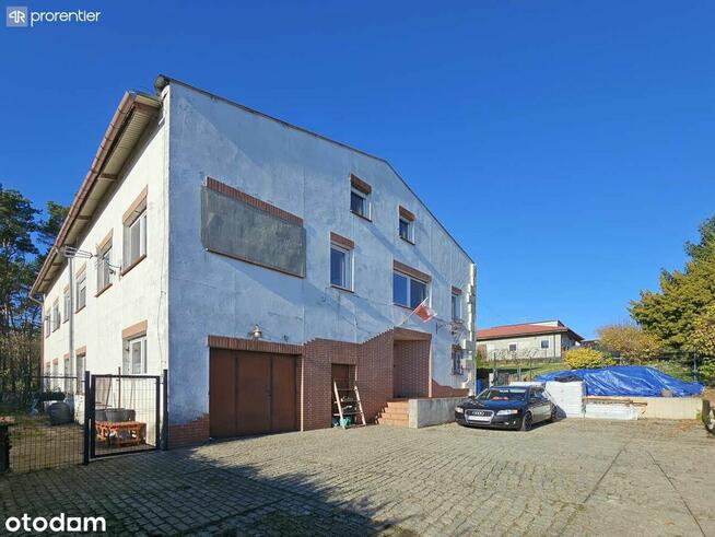 Duże na 3 piętrach z pokojami na wynajem i inne usługi