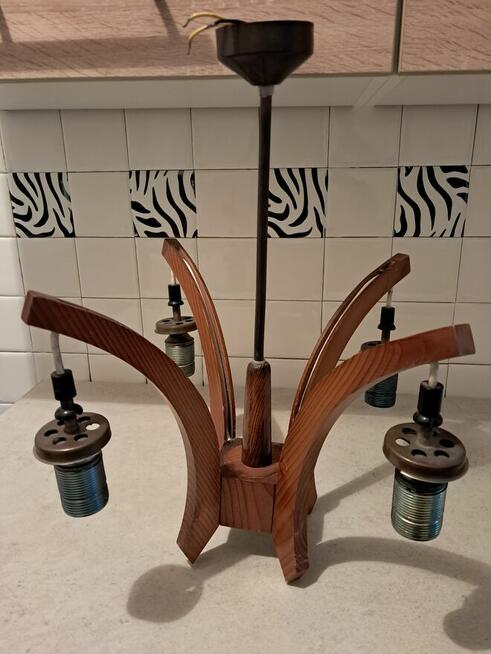 Klosz szklany do lampy biały, prążkowany, do sprzedania