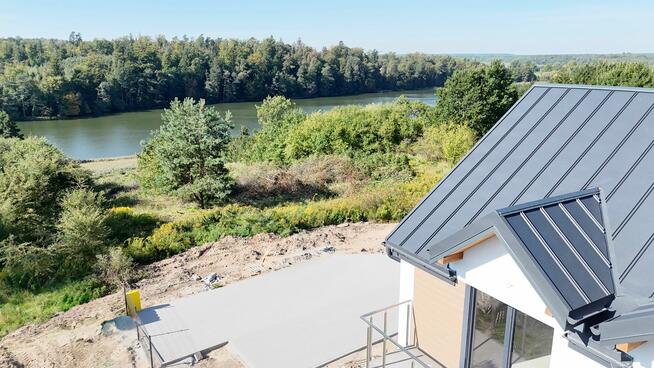 Apartament nad jeziorem z dwoma balkonami