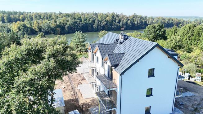 Apartament nad jeziorem z dwoma balkonami