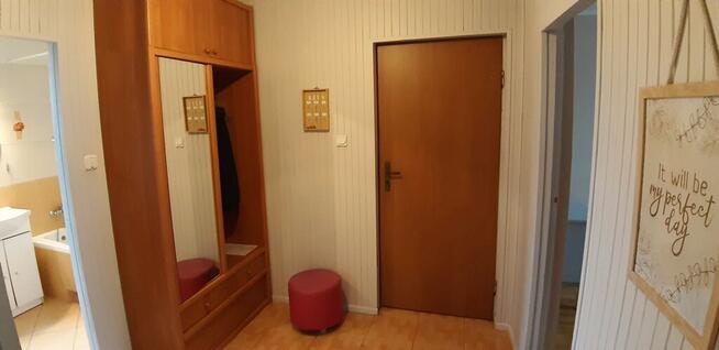 Dom, z lokalami komercyjnymi i in.