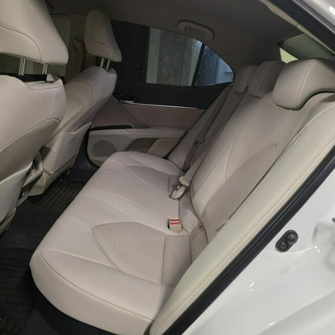 Camry 2,5 Hybrid EXECUTIVE 33tys km przebiegu JAK NOWE