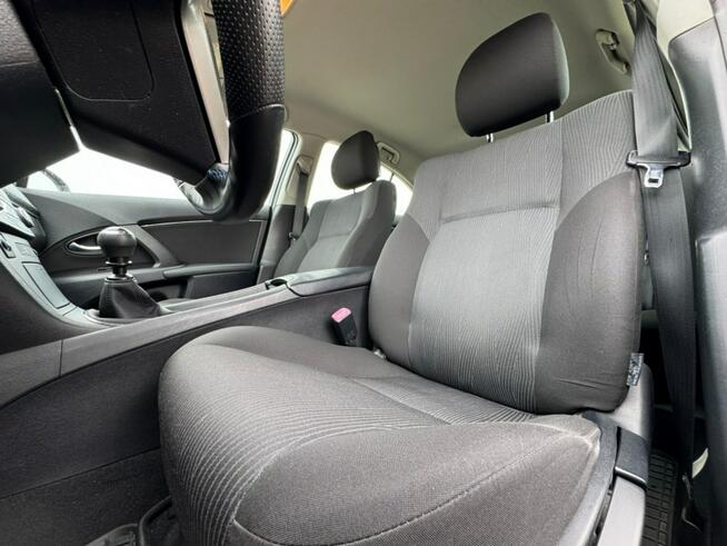 Toyota Avensis Automatyczna Klimatyzacja / Podgrzewane Fotele / Ksenon / FV Marża