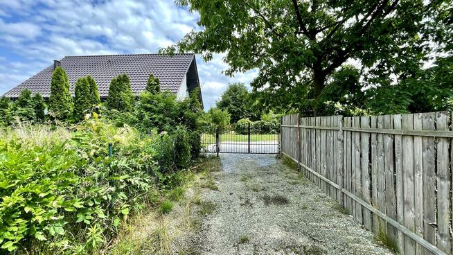 Dom Jeszkowice gm. Czernica, Truskawkowa