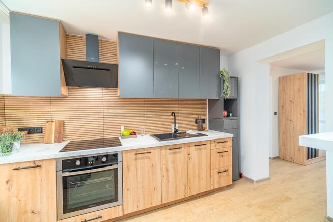 Dom w Beskidach z sauną i balią, 85 m² – gotowy do zamieszkania lub do wynajmu, Sucha Beskidzka ul.