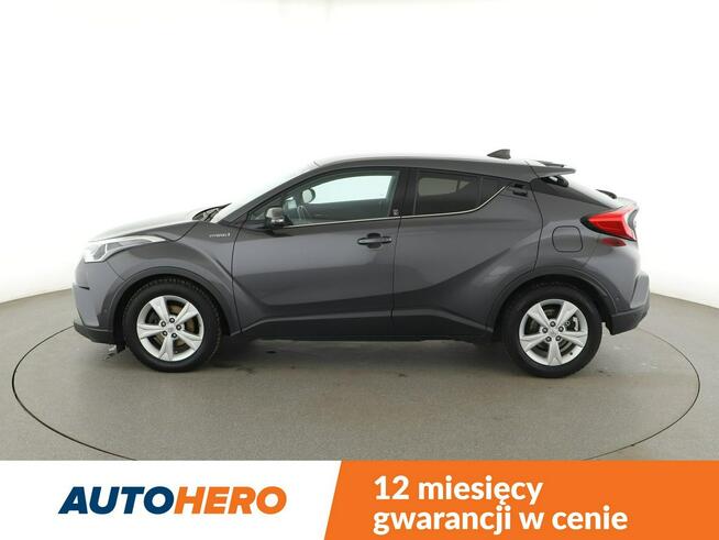 Toyota C-HR klima auto grzane fotele kamera i czujniki parkowania hak