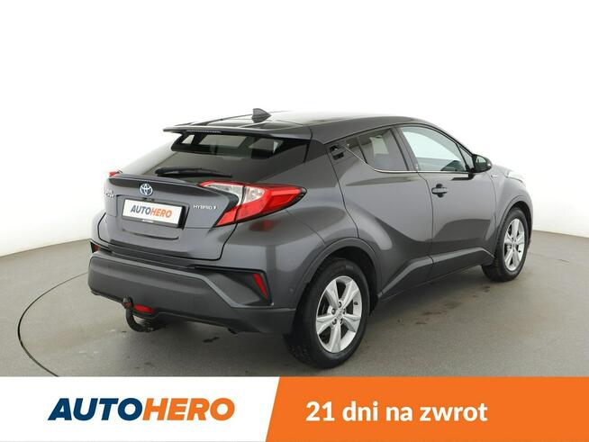 Toyota C-HR klima auto grzane fotele kamera i czujniki parkowania hak