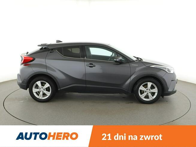 Toyota C-HR klima auto grzane fotele kamera i czujniki parkowania hak