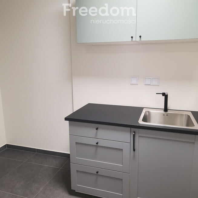 Nowoczesny lokal użytkowy w sercu Łomianek