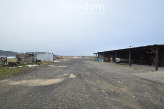 Działka z utwardzonym placem pod branże budowlaną