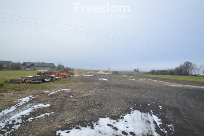 Działka z utwardzonym placem pod branże budowlaną