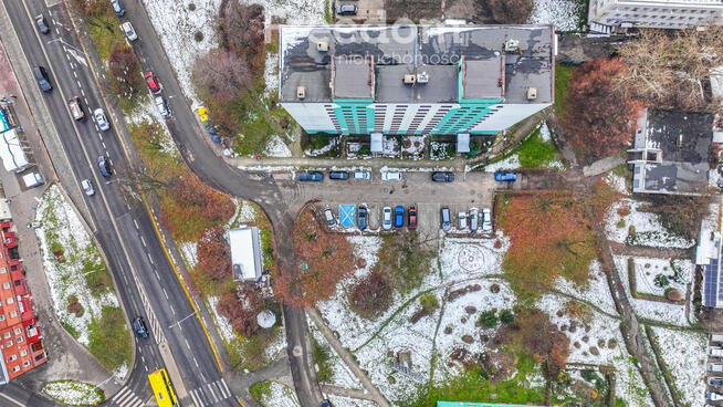 Zadbane i przestronne z balkonem. Do wejścia.
