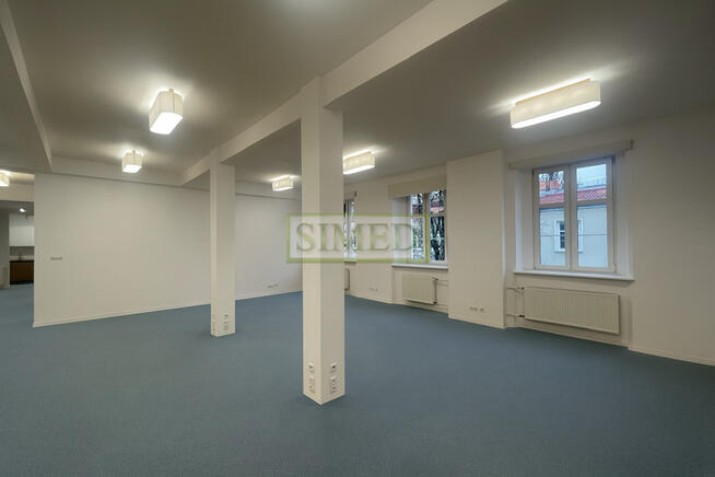 Odrestaurowana kamienica biurowa w Centrum