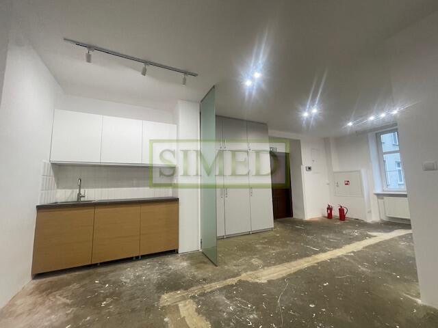 Odrestaurowana kamienica biurowa w Centrum