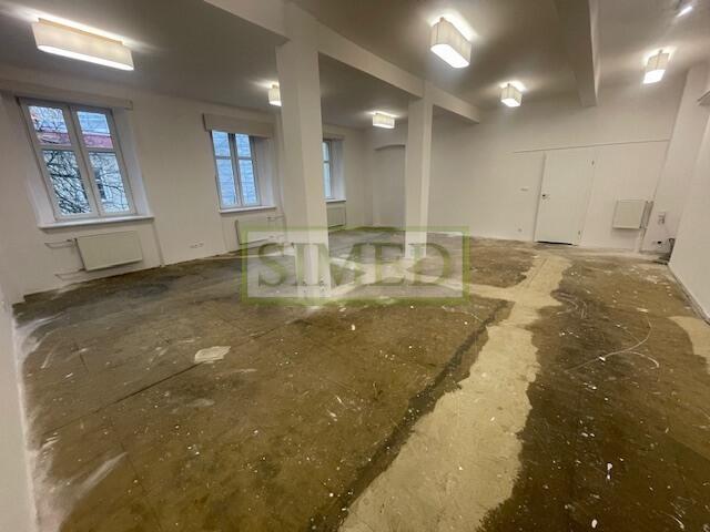 Odrestaurowana kamienica biurowa w Centrum