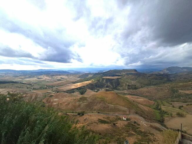 Sprzedam kamienicę w Kalabrii w górach