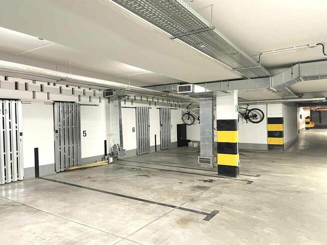 Miejsce parkingowe z komórką Sosnowy Las, Strzałowa, Toruń