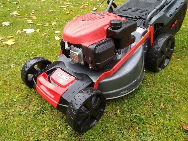 Sprzedam markową kosiarkę Al-ko 51cm z napędem.