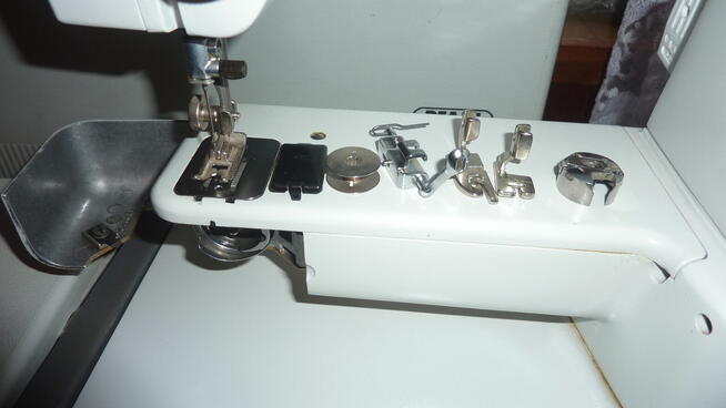 Niemiecka, walizkowa, profesjonalna maszyna do szycia PFAFF 85