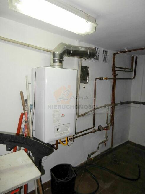 003L* Nowy Sącz ok. ul. Kunegundy, budynek handlowo- usługow