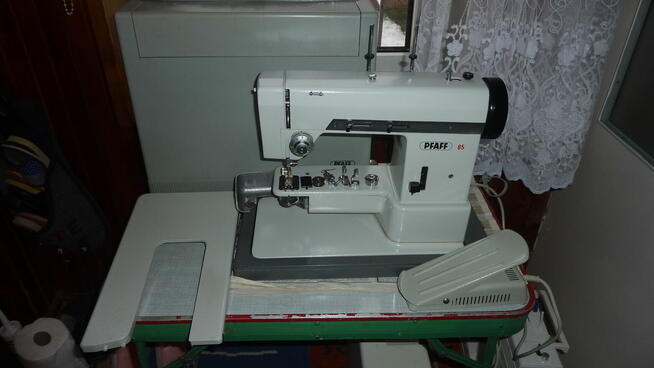 Niemiecka, walizkowa, profesjonalna maszyna do szycia PFAFF 85