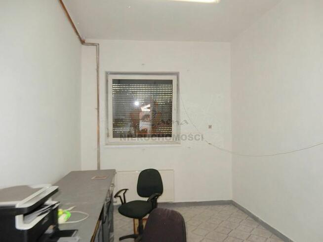 003L* Nowy Sącz ok. ul. Kunegundy, budynek handlowo- usługow