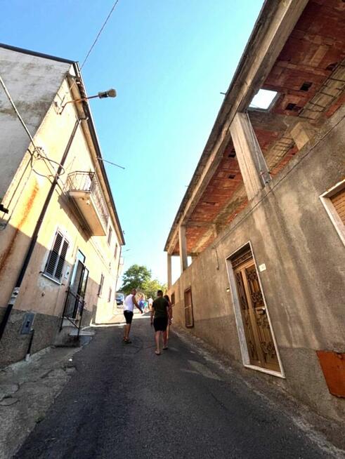 Sprzedam kamienicę w Kalabrii w górach