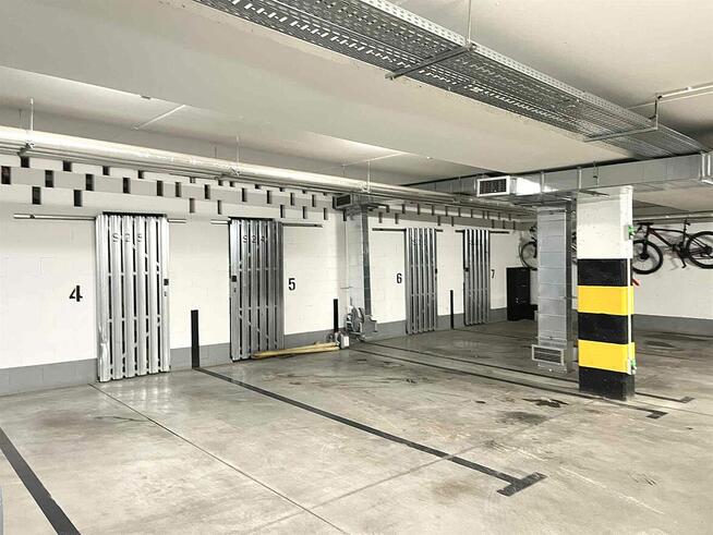 Miejsce parkingowe z komórką Sosnowy Las, Strzałowa, Toruń