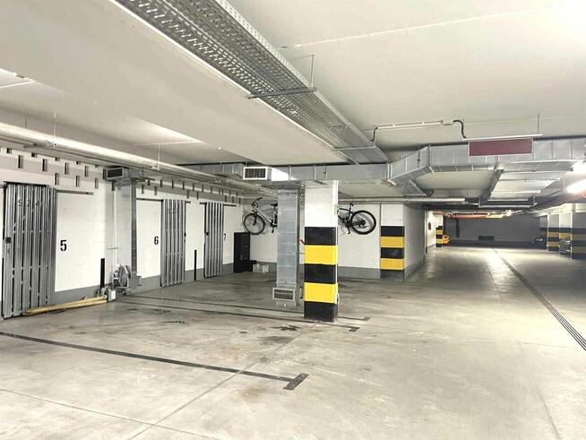 Miejsce parkingowe z komórką Sosnowy Las, Strzałowa, Toruń