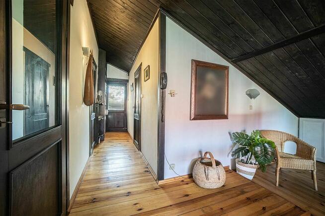 Dom z charakterem i ogrodem pełnym zieleni Stoki