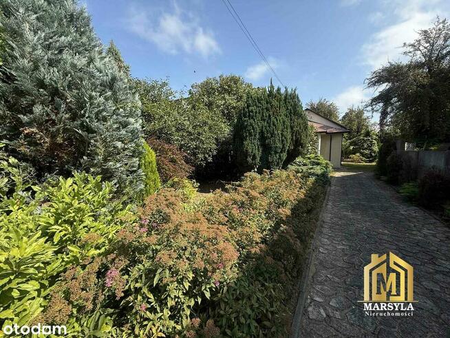 Mały dom na pięknej działce- prywatny sad, zieleń.