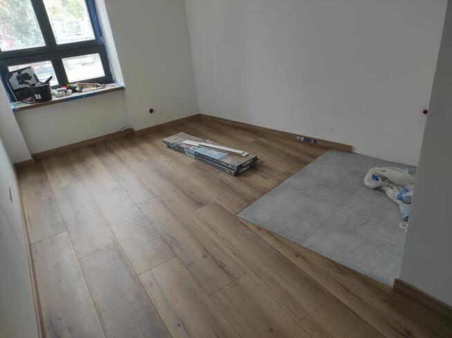 Układanie paneli podłogowych, montaż mebli