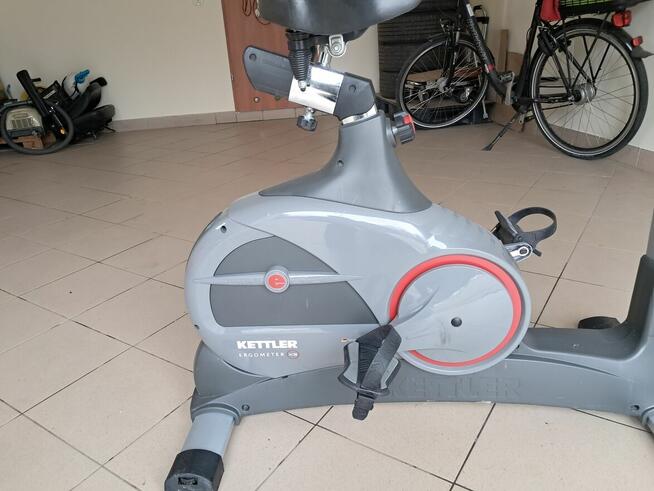 Rower stacjonarny sprawny.